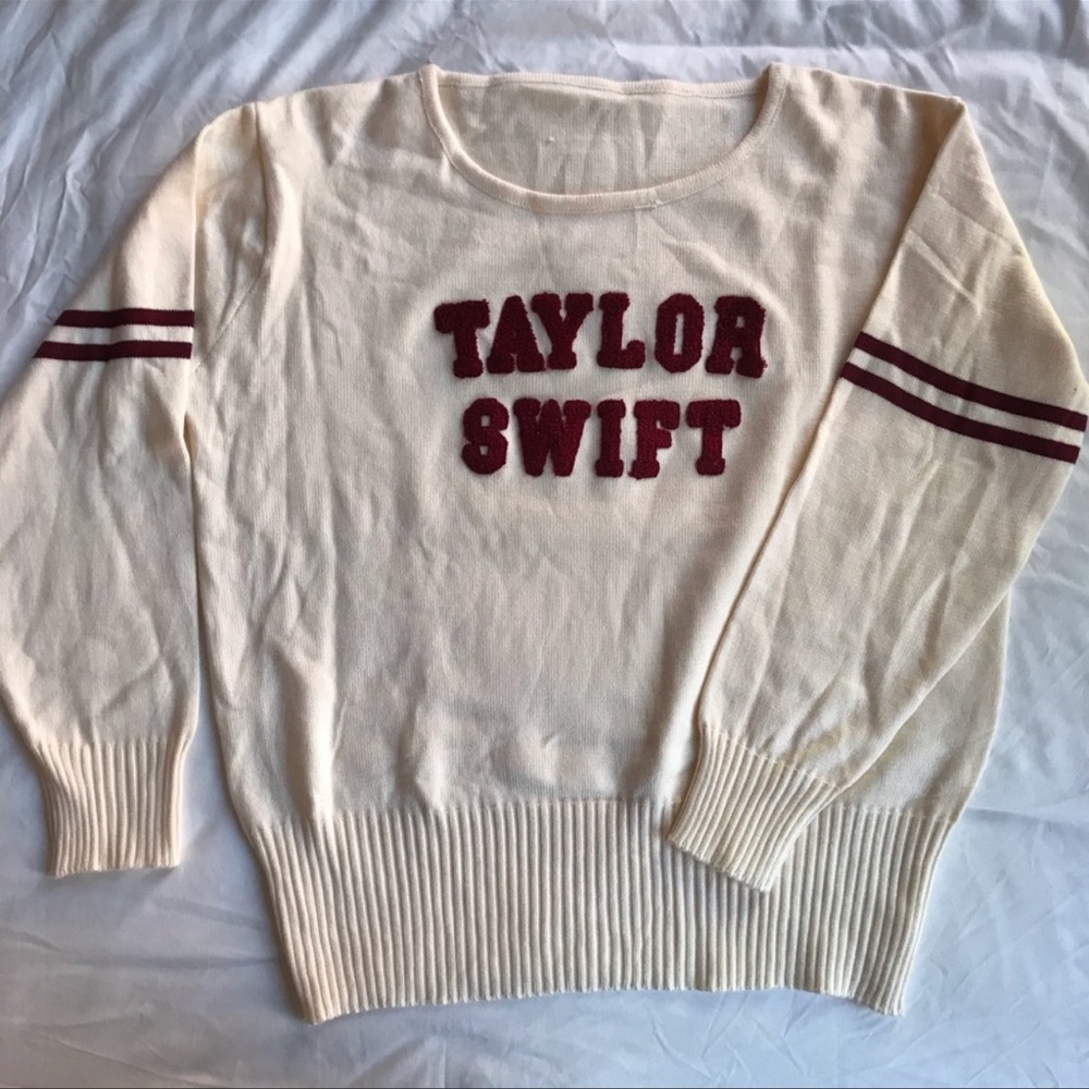 TAYLOR SWIFT KNIT SWEATER maroon varsity letters